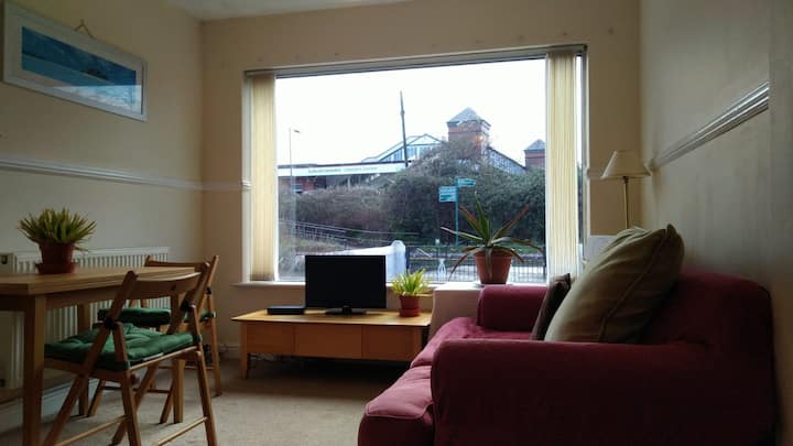 Railway Station View Vegetarian Self-catering Flat - Conwy