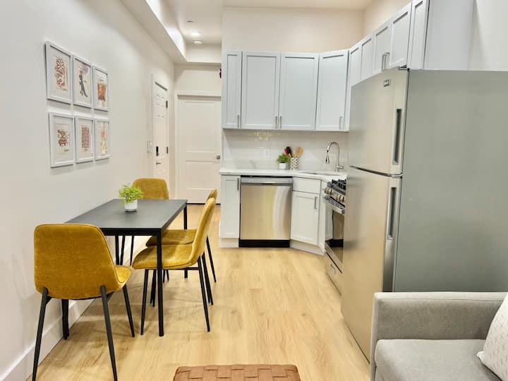 244 • 2br/2ba • Bright & Modern • Quick Nyc Access - Manhattan, NY