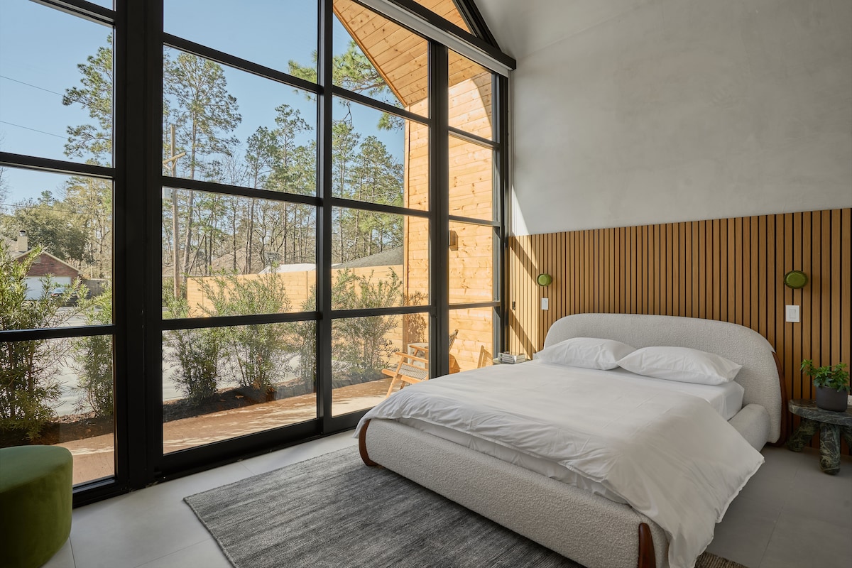 Queen-size bed with Casper bed linens. Ensuite bathroom with stand-alone shower. Access to private outside sitting area.