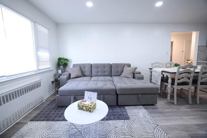 2 Bedroom 1.5 Bathroom Apt. 25-30 Min From Nyc! - Queens, NY