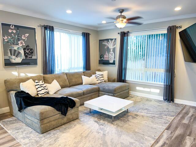 9 Bedrooms 8 Baths 3 Homes 1 Lot gallery image 4