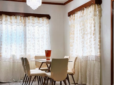 Capital Escape - Charming  bungalow with WiFi & AC