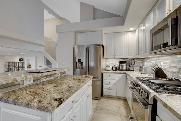 Gorgeous 5BR w/Casita Pool & Spa gallery image 4