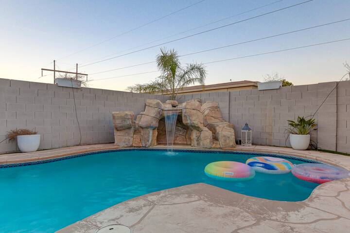 Gorgeous 5BR w/Casita Pool & Spa gallery image 2
