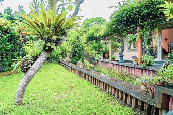 Waterfall Cottage –Peaceful Ubud 2-bed With Garden - Ubud