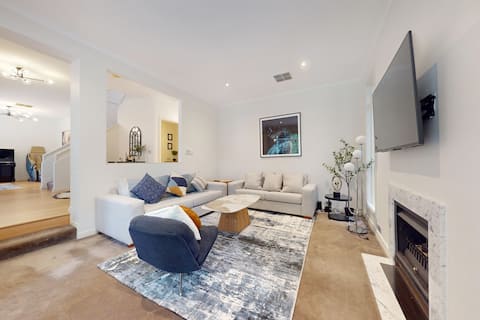 Beachside Retreat– Steps from Port Melbourne Beach