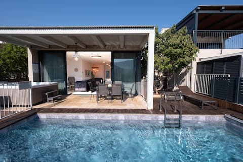 Villa Shirat HaArbel- with a heated pool&Jacuzzi