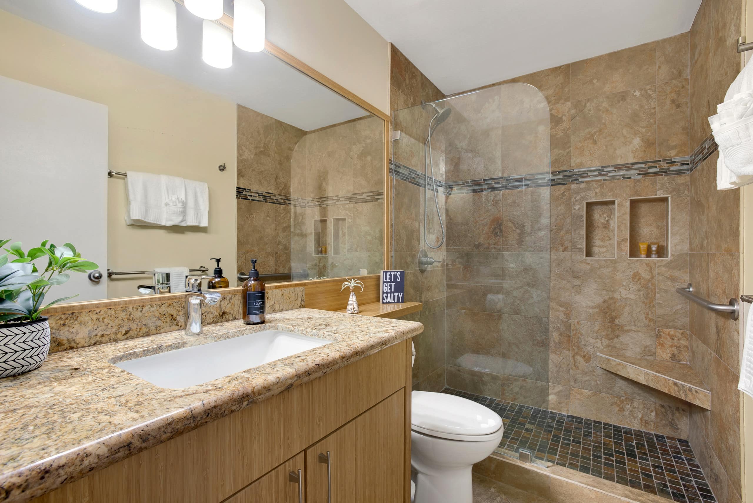 Condo in Kihei · ★4.8 · 2 bedrooms · 2 beds · 2 baths - Image 19