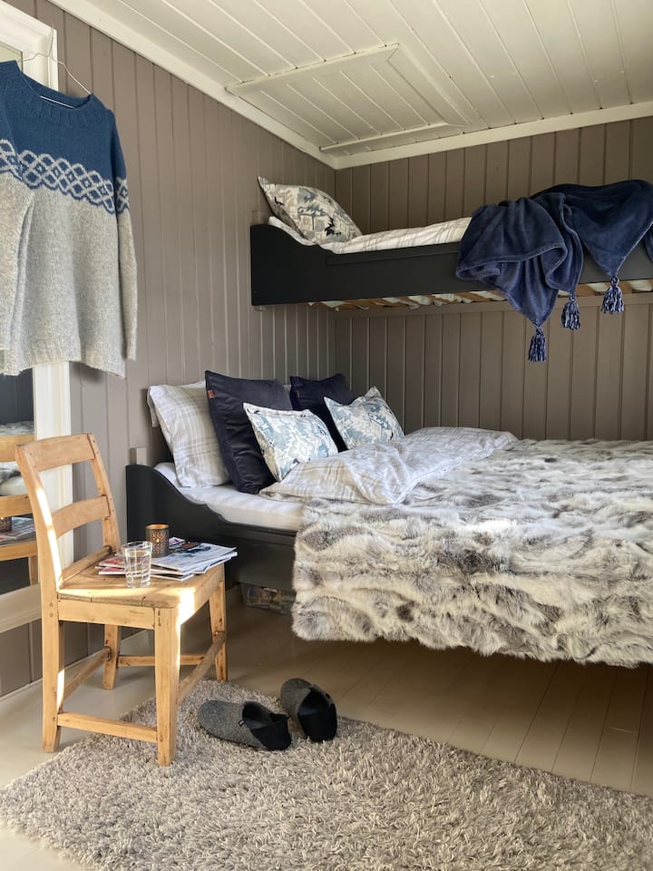 Medida en las camas:
1,50 x 1,85 m
0,75 x 1,85 m