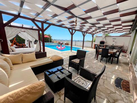 Boutique villa Gioia Del Sole with Heated Pool.