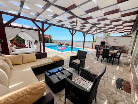 Boutique villa Gioia Del Sole with Heated Pool.