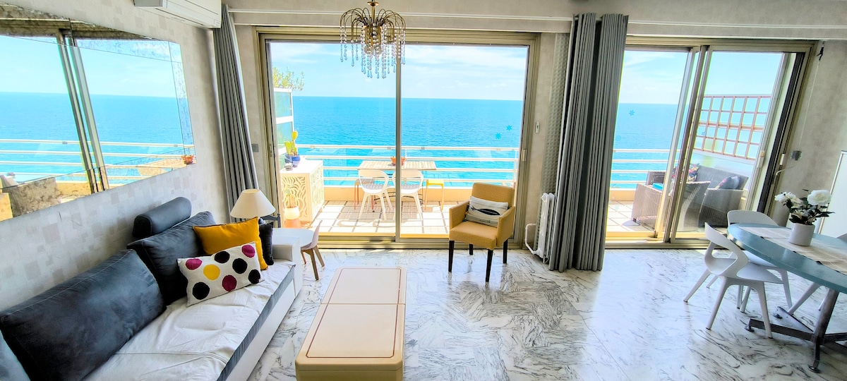 Top Airbnb: 5* Top floor seaside, 4 rooms, full A.C., garage à Nice