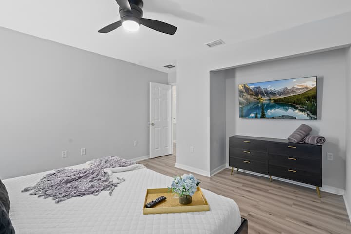 Spálňa č. 4 – 1 manželská posteľ (hore)