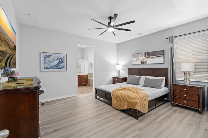 Spálňa #2 - veľká manželská posteľ (na poschodí)