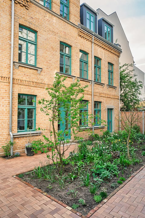 Top Airbnb: Monumental dream renovation. Entire rear house in Lindenau