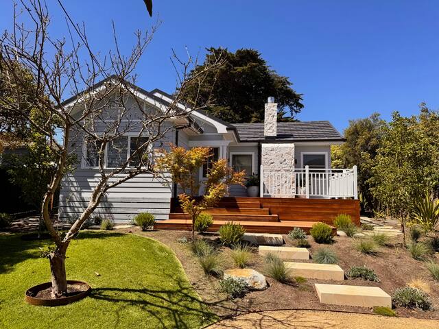 *Safe Haven* walk to beach &shops, full renovation