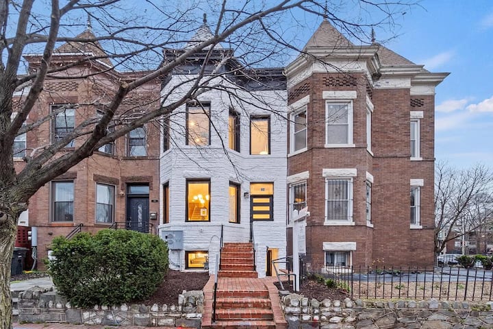 Spacious And Walkable Apartment - Washington, D.C.