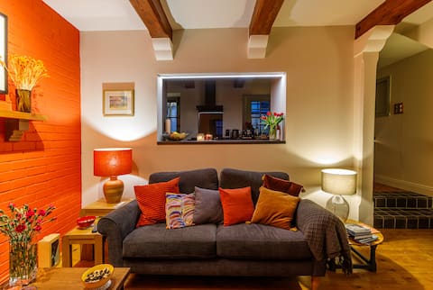 Lúnasa,  a beach front haven