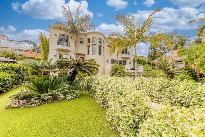 Luxurious 4200 Sq Ft 6 Bedroom Mediterannean Villa gallery image 4