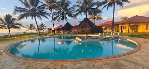 Sol Bungalow - Feet in the Sand and Sea Front