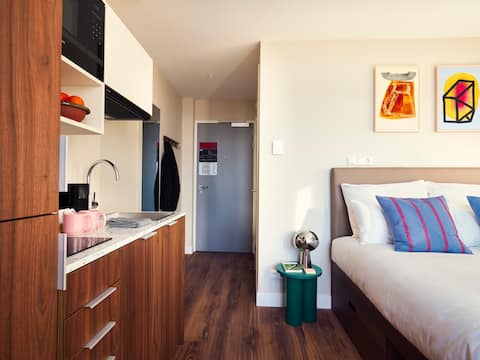Popular Airbnb listing: Numa | Medium Studio with Kitchen and Balcony in Wijk 07 Scheveningen
