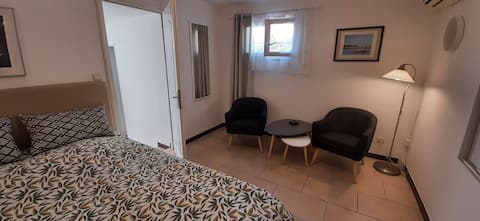Top performing Airbnb: Studio apartment Collioure with air conditioning in Collioure