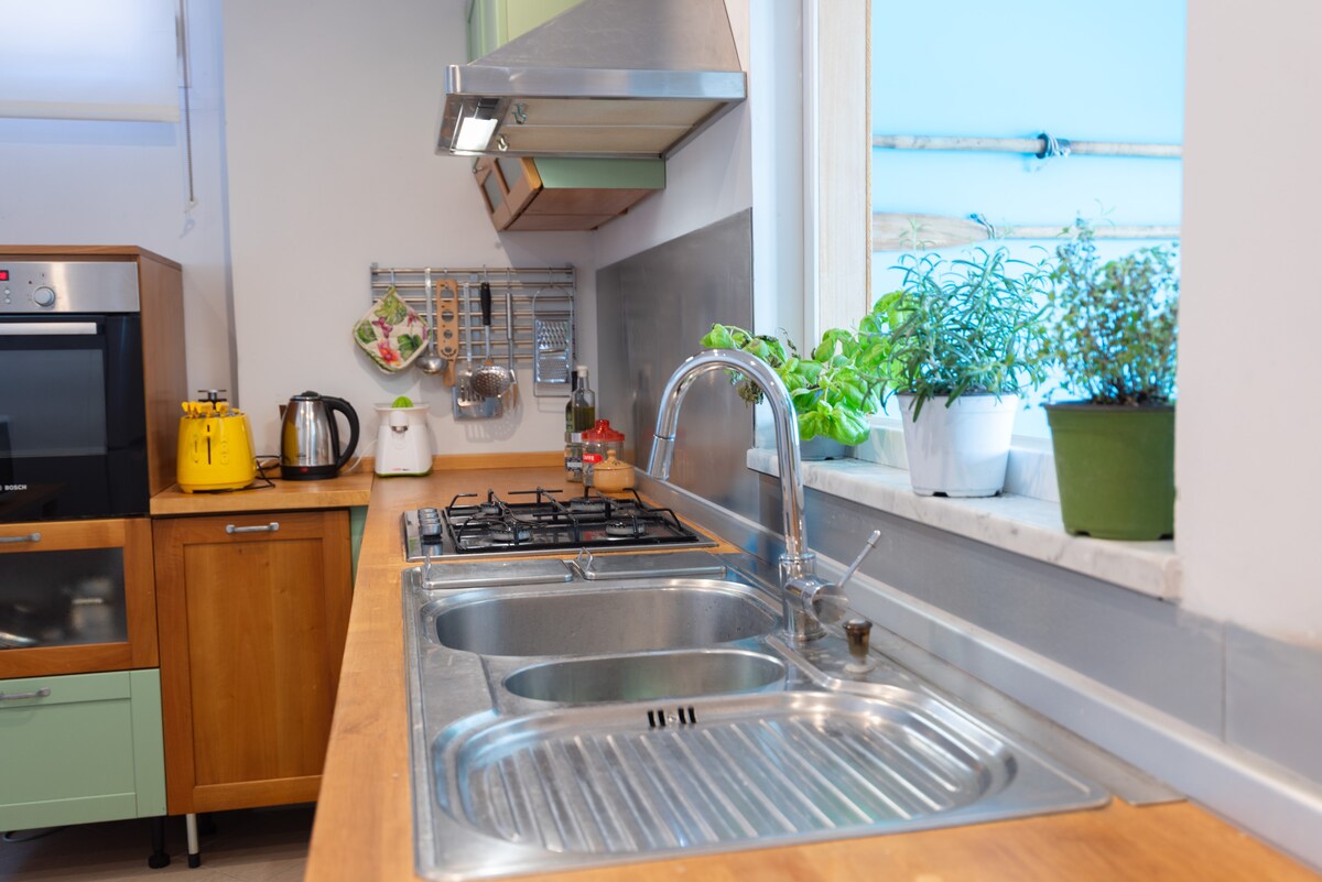 Top Airbnb: City center, sea view, 4 min beach, Wi-Fi a Anzio