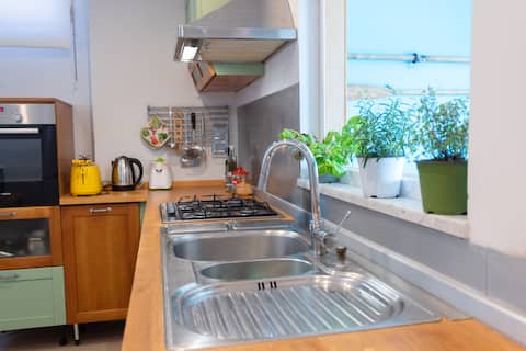 Top Airbnb: City center, sea view, 4 min beach, Wi-Fi in Anzio