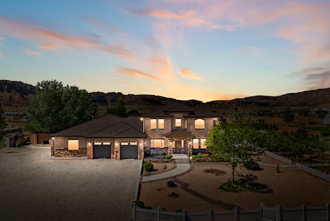 South Side of Zions Park/Desert Oasis with hot-tub