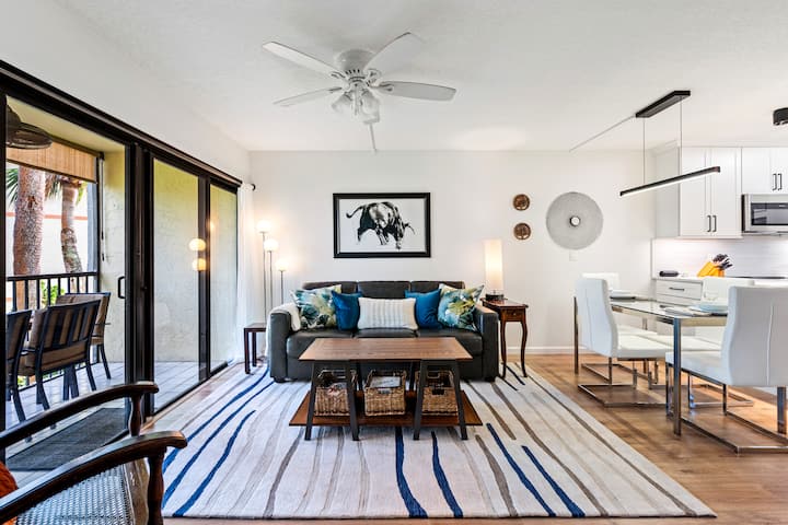Steps To Beach, $10 Golf, King Bed - Fort Pierce, FL