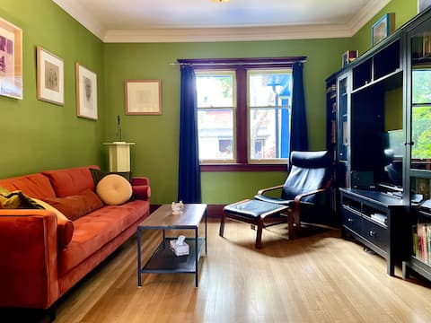 Top performing Airbnb: Charming Century Home in Toronto in Toronto—St. Paul's