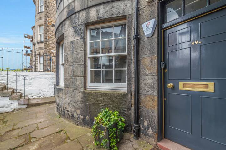 Large Central 3 Bed 3 Bath Apartment – New Town gallery image 4