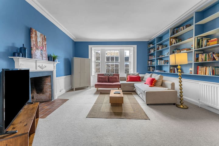 Super Spacious 4 Bed, sleeps up to 6 gallery image 3