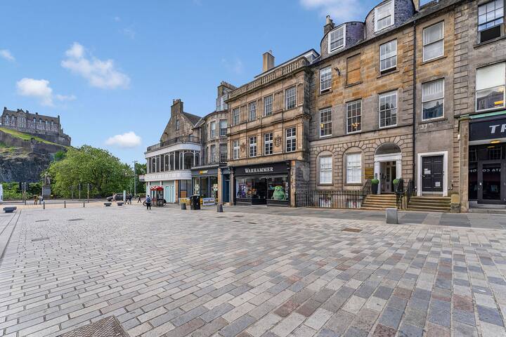 Super Spacious 4 Bed, sleeps up to 6 gallery image 5