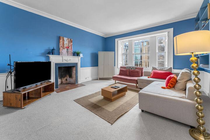 Super Spacious 4 Bed, sleeps up to 6 gallery image 2