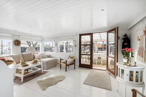 Cozy cottage 100 meters from the water - premium