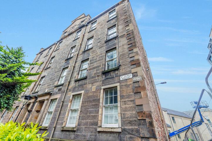 Large Super Central 3 Bed -Princes Street, Parking gallery image 2