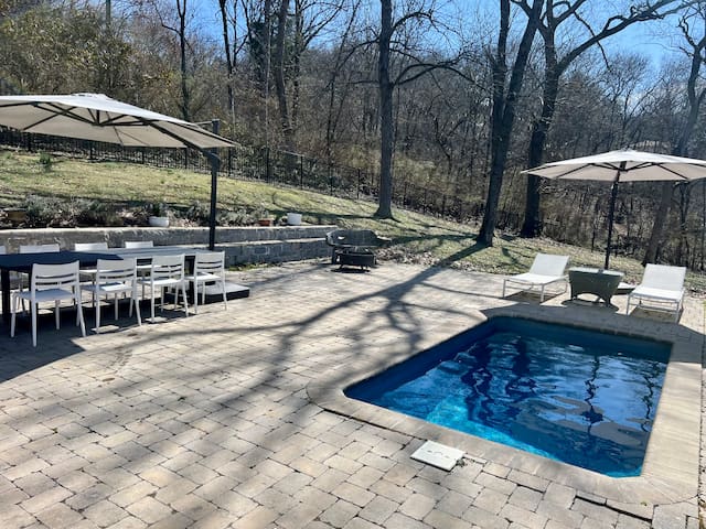 Nashville Retreat (Fenced-in Backyard)