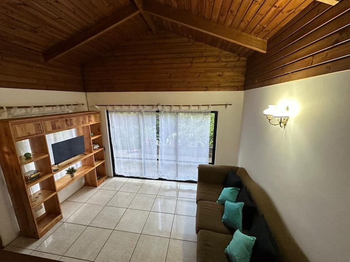 Casa Takarua 
6 Personas Incluye Traslados - 復活節島