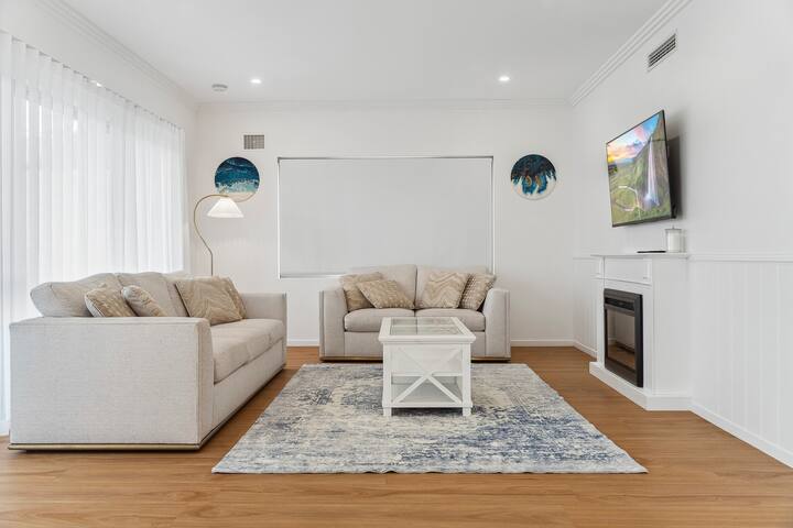 Luxury Six bed room Canal House! gallery image 3