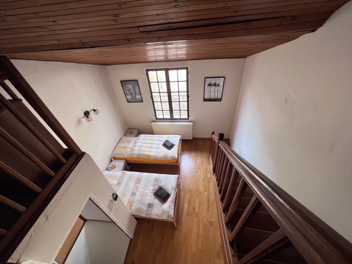 Spavaća soba 3 s međuspratom: 3 kreveta za jednu osobu 90 x 200 (klima-uređaj)