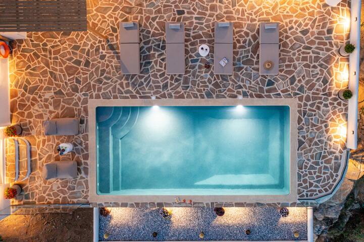 Eartha Horizon 3BR Villa Private Pool Sunset View gallery image 5