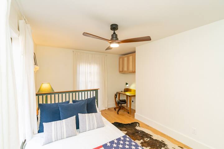 Downstairs guest bedroom 