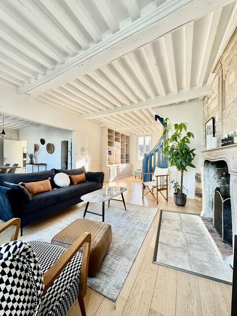 Airbnb performant: Charming triplex · rooftop view · very central Caen à Caen