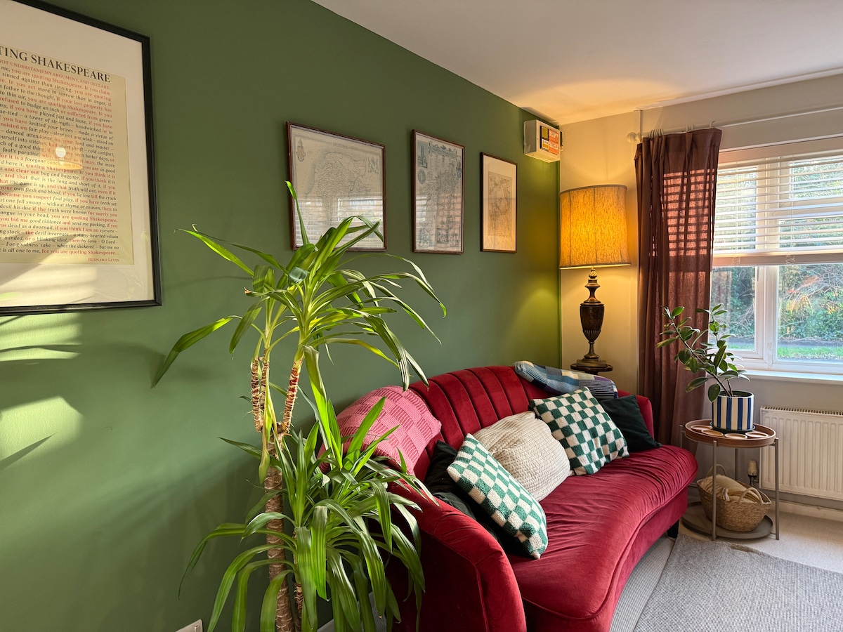 Popular Airbnb listing: Cosy Escape in Gloucestershire in Gloucester