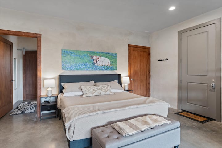 Suita 3 - 550 ft² w/dush i madh (kokë dushi e katërfishtë)