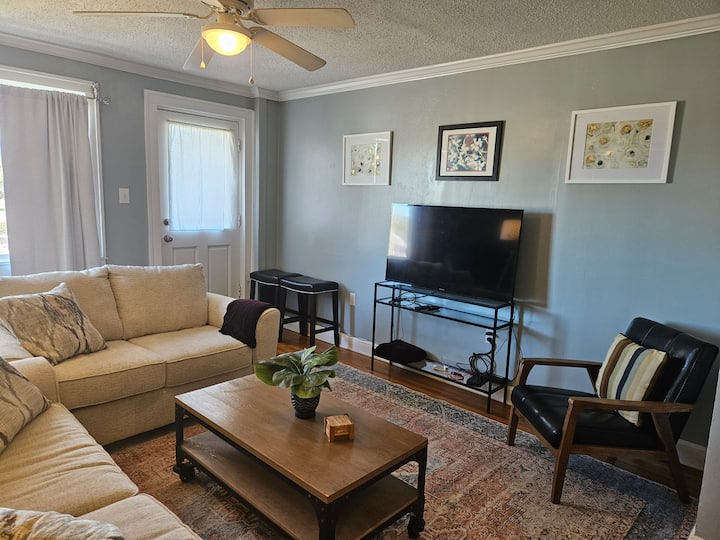 C - 3 Bedroom Apartment, Large Kitchen & Balcony - Mobile, AL