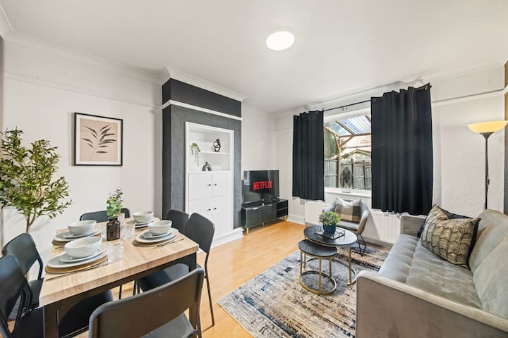 Ideal for groups I Free parking