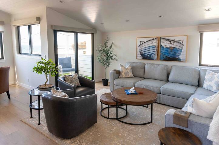 Escape to Manhattan Beach gallery image 2