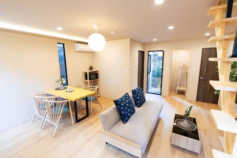 Family-friendly • Sleeps 8 • Cute living room • 5 minutes from the station